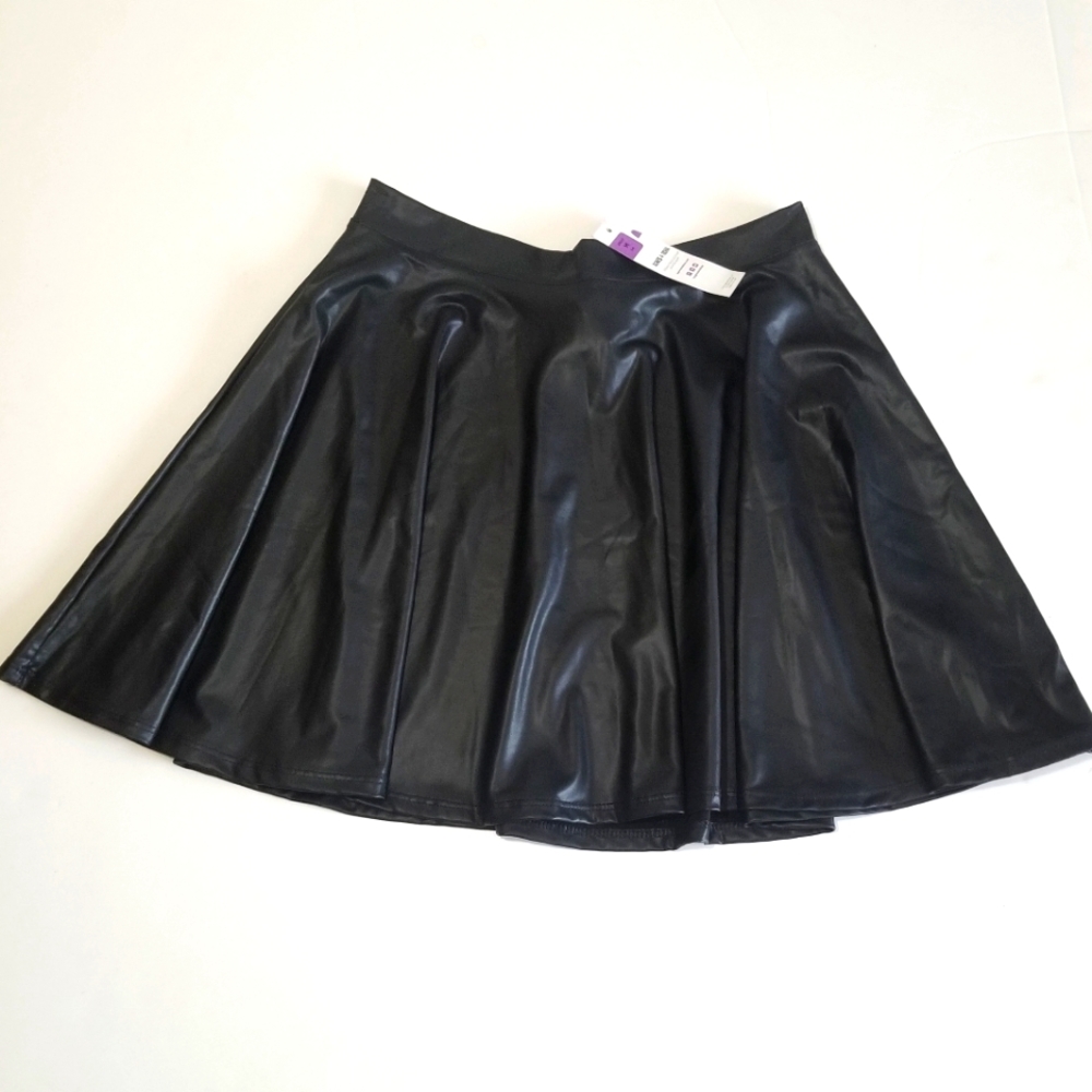 Vegan faux leather Mini skirt size M